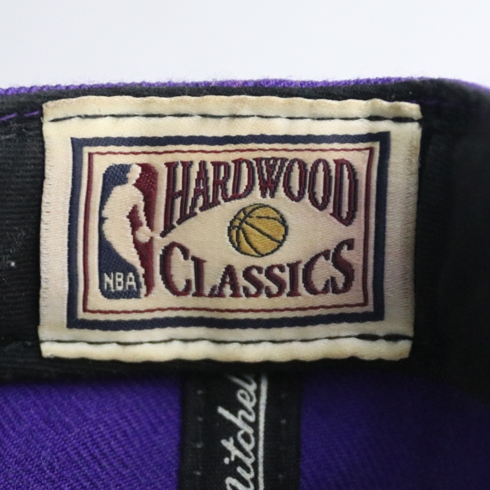 Vintage Charlotte Hornets Mitchell & Ness Snapback - Picture 8 of 8